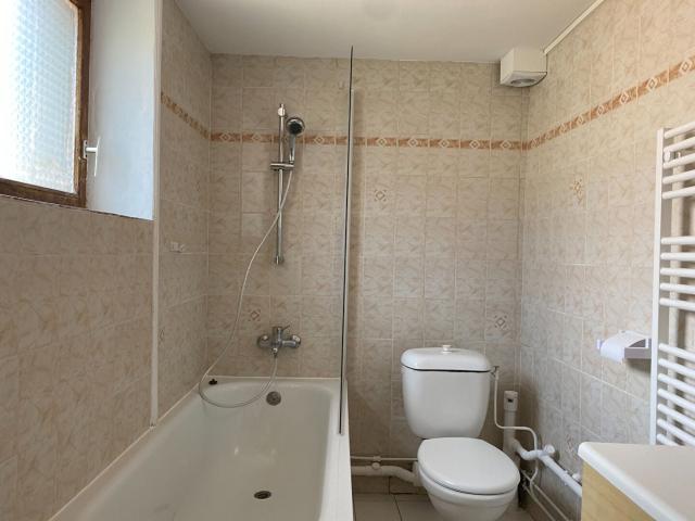 Location Appartement Rue Des Trois Piliers, Reims
