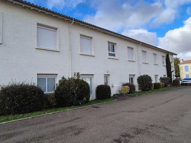 Location Appartement Rue des Urneaux, Saint Jean d'Angély