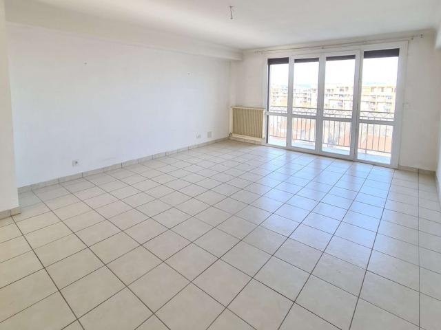 Location Appartement Rue des Usines, Perpignan