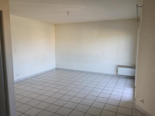 Location Appartement Rue des Usines, Perpignan