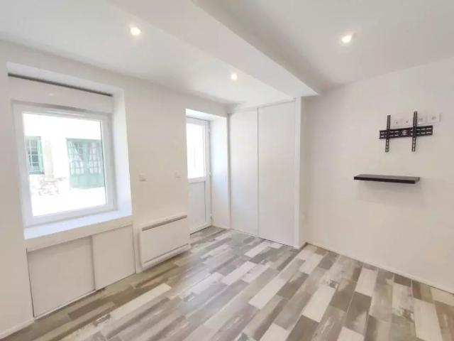 Location Appartement Rue des Vieux Métiers, Vézeronce Curtin