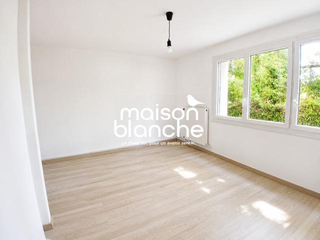 Location Appartement Rue Descartes, Parthenay