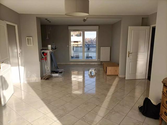Location Appartement Rue Deschodt, Lille