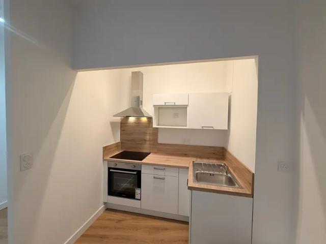 Location Appartement Rue Droite, Marcillac Vallon