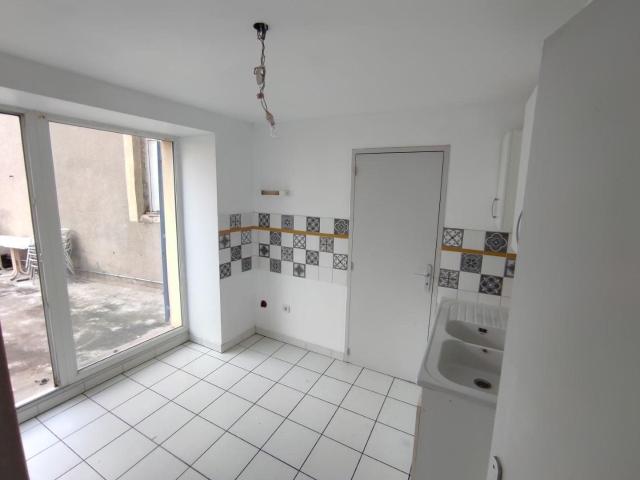 Location Appartement Rue Droite, Les Vans
