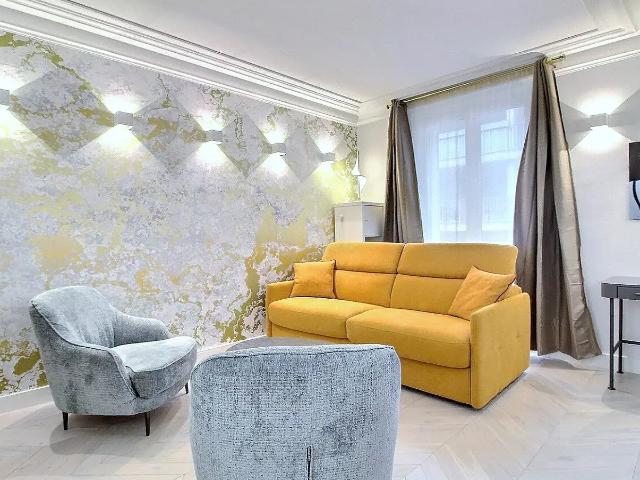 Location Appartement Rue Duvivier, Paris