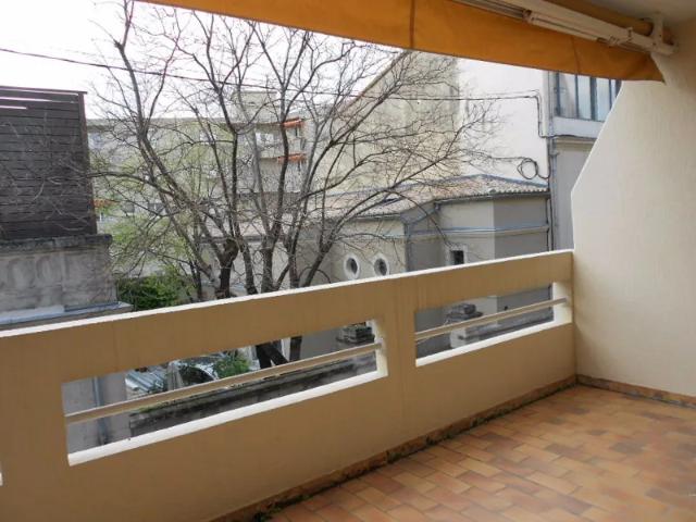 Location Appartement Rue du Court de Gébelin, Nîmes