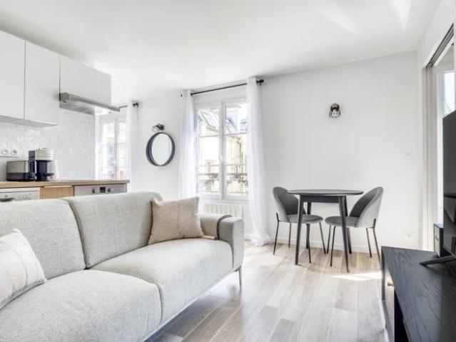 Location Appartement Rue du Colisée, Paris