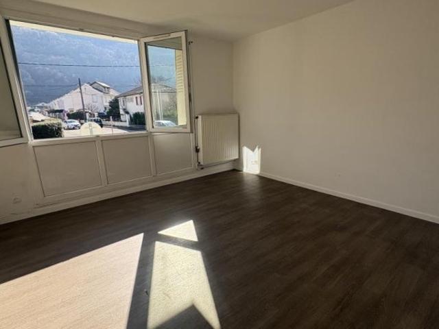 Location Appartement Rue du Commandant Evreux, Brignoud