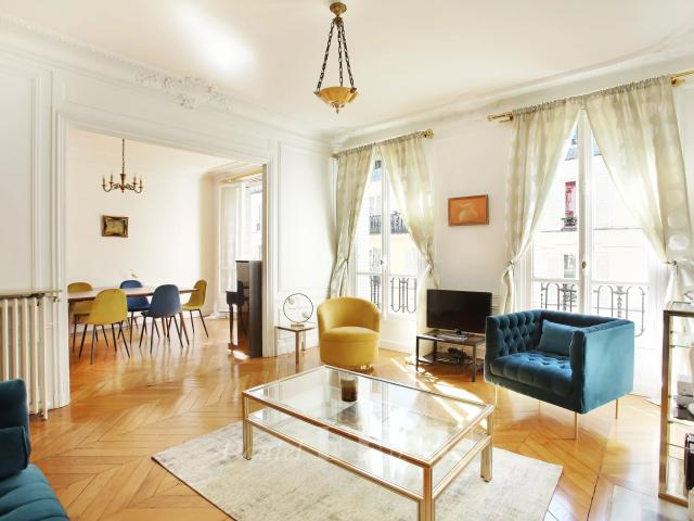 Location Appartement Rue du Champ de Mars, Paris