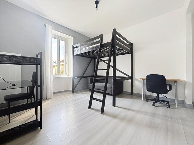 Location Appartement Rue du Château d'Eau, Nuret le Ferron