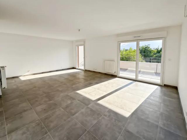 Location Appartement Rue du Châtelet, Montereau Fault Yonne