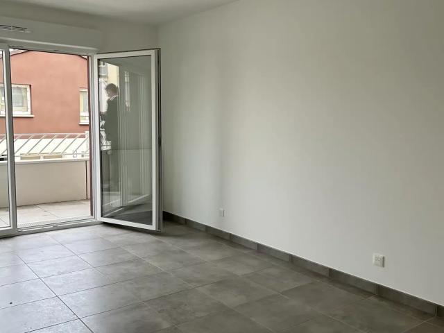 Location Appartement Rue du Châtelet, Montereau Fault Yonne