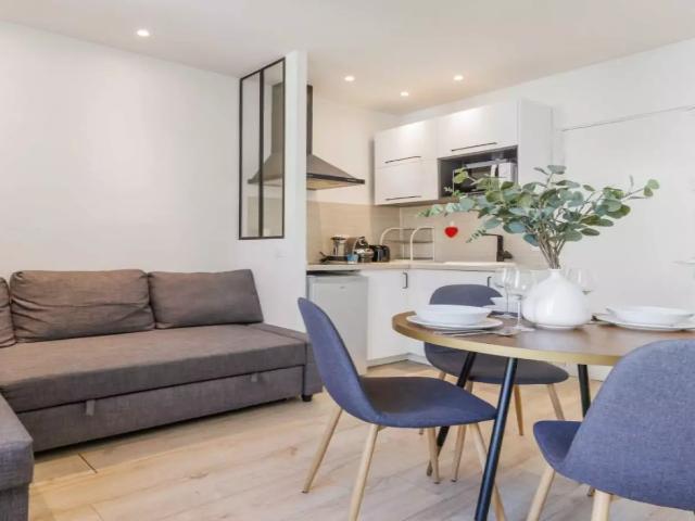 Location Appartement Rue du Cherche Midi, Paris
