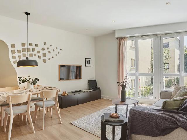 Location Appartement Rue du Bois de Boulogne, Paris