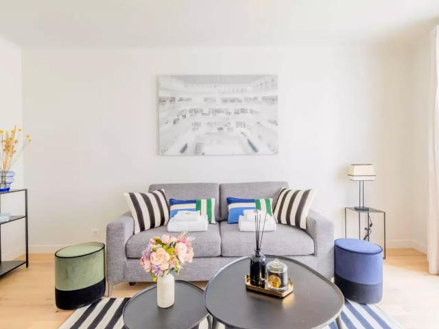 Location Appartement Rue du Général Delestraint, Paris