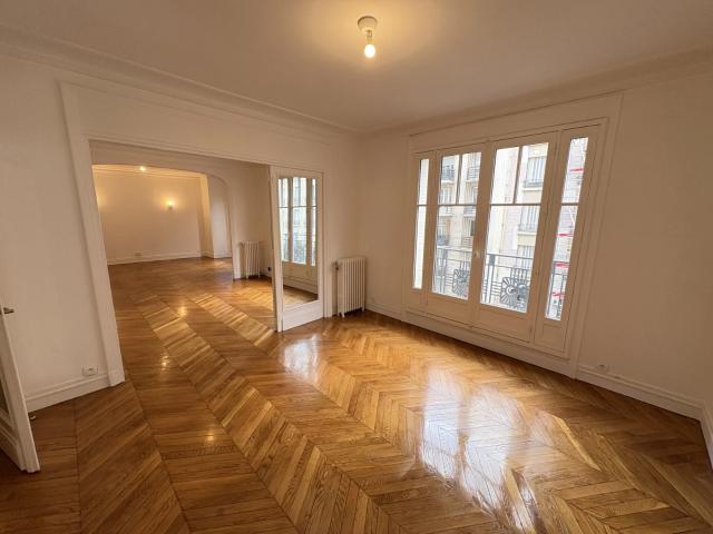 Location Appartement Rue du Dobropol, Paris