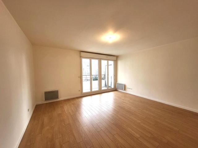 Location Appartement Place Saint Taurin, Évreux