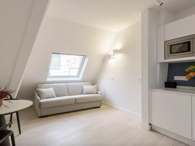 Location Appartement Rue du Four, Paris