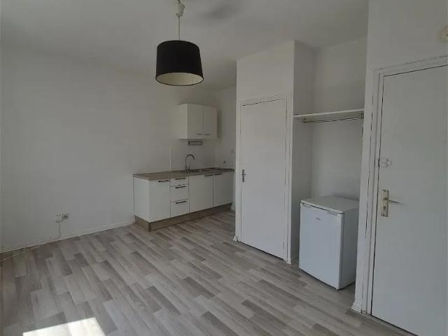 Location Appartement Rue du Faubourg de Roubaix, Lille