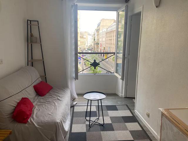 Location Appartement Rue du Faubourg Saint Martin, Paris