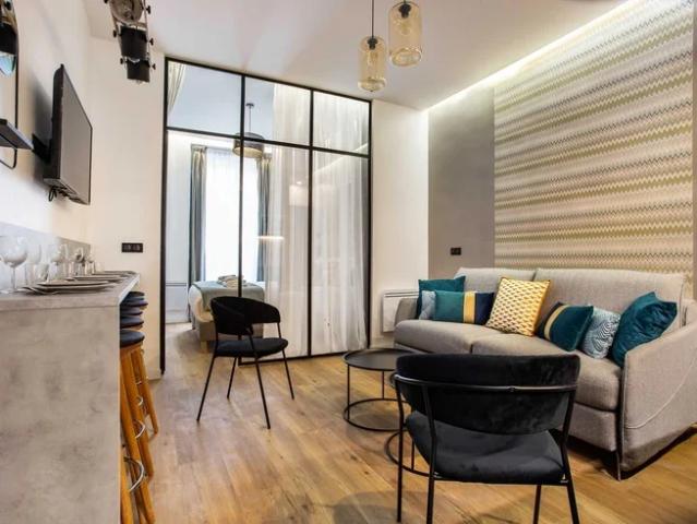 Location Appartement Rue du Faubourg Poissonnière, Paris