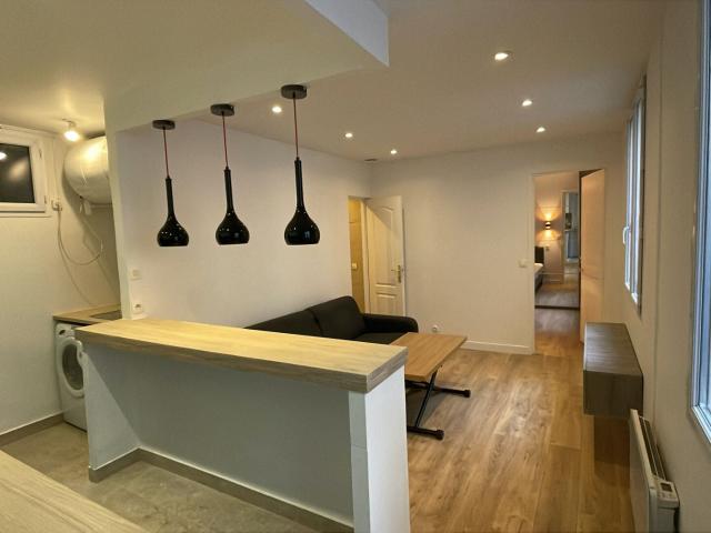 Location Appartement Rue du Mont Cenis, Paris