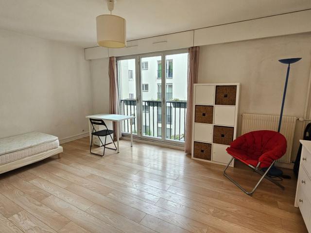 Location Appartement Rue du Mont Cenis, Paris