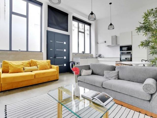 Location Appartement Rue du Mont Cenis, Paris