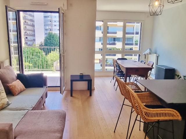 Location Appartement Rue du Maréchal de Lattre de Tassigny, Clichy