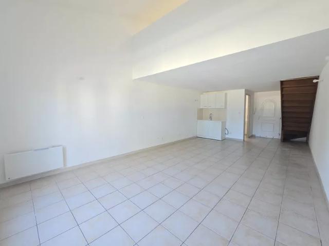 Location Appartement Avenue des Cyprès, Saint Martin de Crau