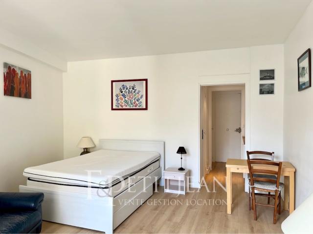 Location Appartement Rue du Pont Neuf, Paris