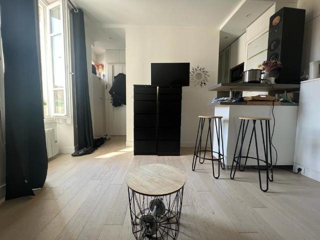 Location Appartement Rue du Pont Neuf, Paris