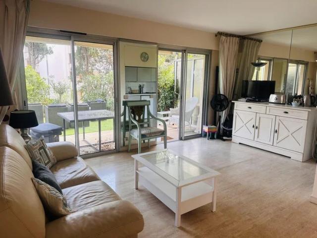 Location Appartement Rue du Pont Saint Victor, Cannes