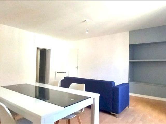 Location Appartement Rue du Parc des Sports, Quinsignac