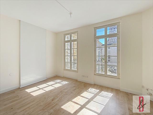 Location Appartement Rue du Petit Saint Cybard, Angoulême