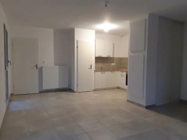 Location Appartement Rue du Prado, Fontaines Saint Martin