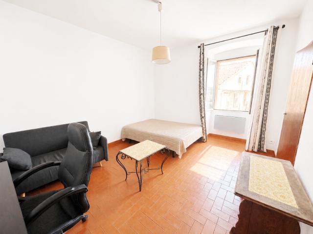 Location Appartement Rue du Professeur Santiaggi, Corte