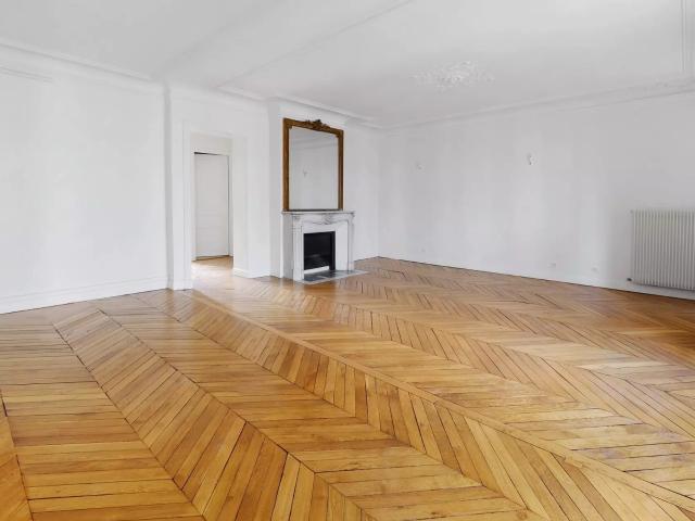 Location Appartement Rue du Rocher, Paris