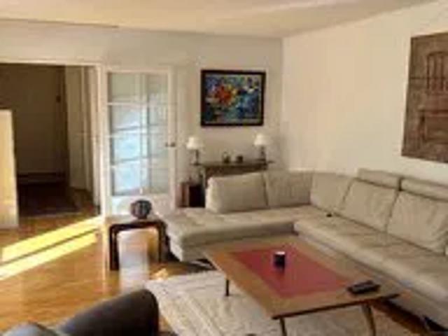 Location Appartement Rue du Rocher, Paris