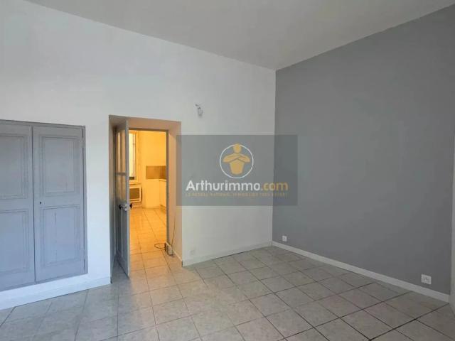 Location Appartement Rue du Vieux Sextier, Avignon