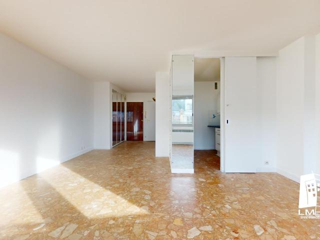 Location Appartement Rue Dufrénoy, Paris