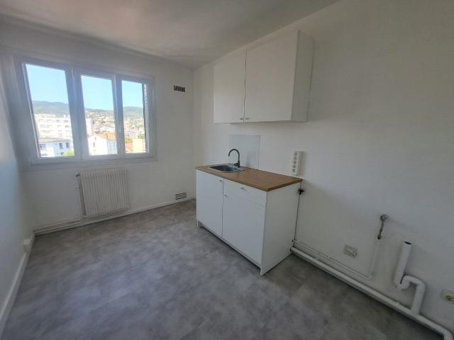 Location Appartement Rue Emmanuel Chabrier, Clermont Ferrand