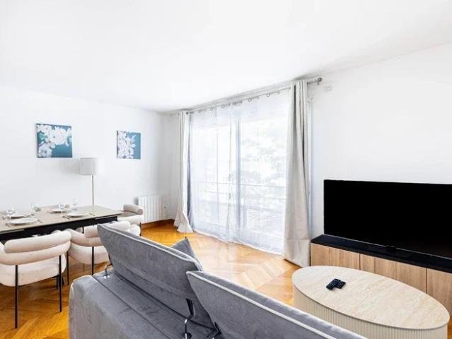 Location Appartement Rue Erlanger, Paris