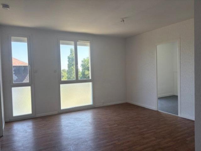 Location Appartement Rue Ernest Périgois, La Châtre