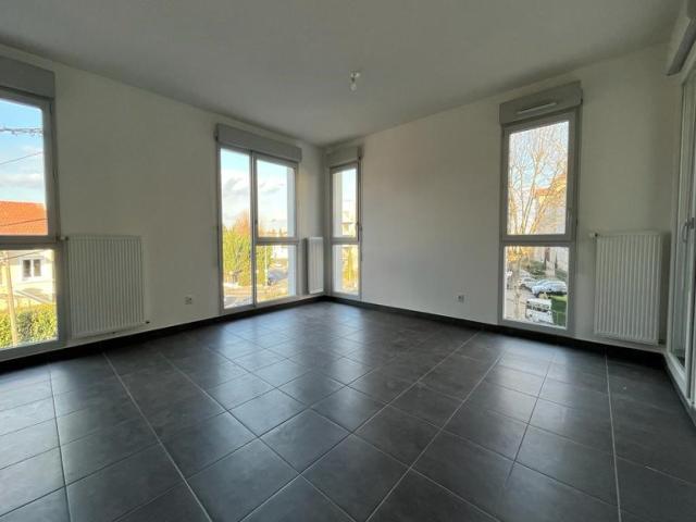 Location Appartement Rue Ernest Renan, Villefranche sur Saône