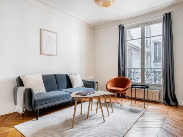 Location Appartement Rue Fourcroy, Paris