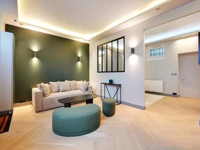 Location Appartement Rue Fabert, Paris
