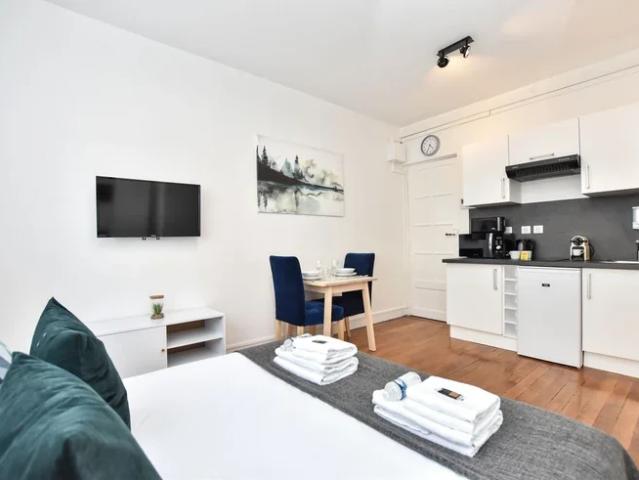 Location Appartement Rue Faidherbe, Paris