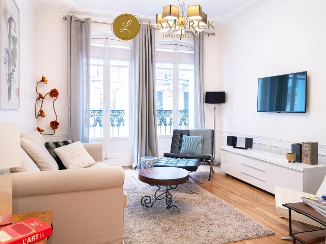Location Appartement Rue Faraday, Paris